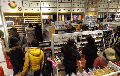 快时尚百货品牌投资加盟全攻略 机遇、风险与成功要素